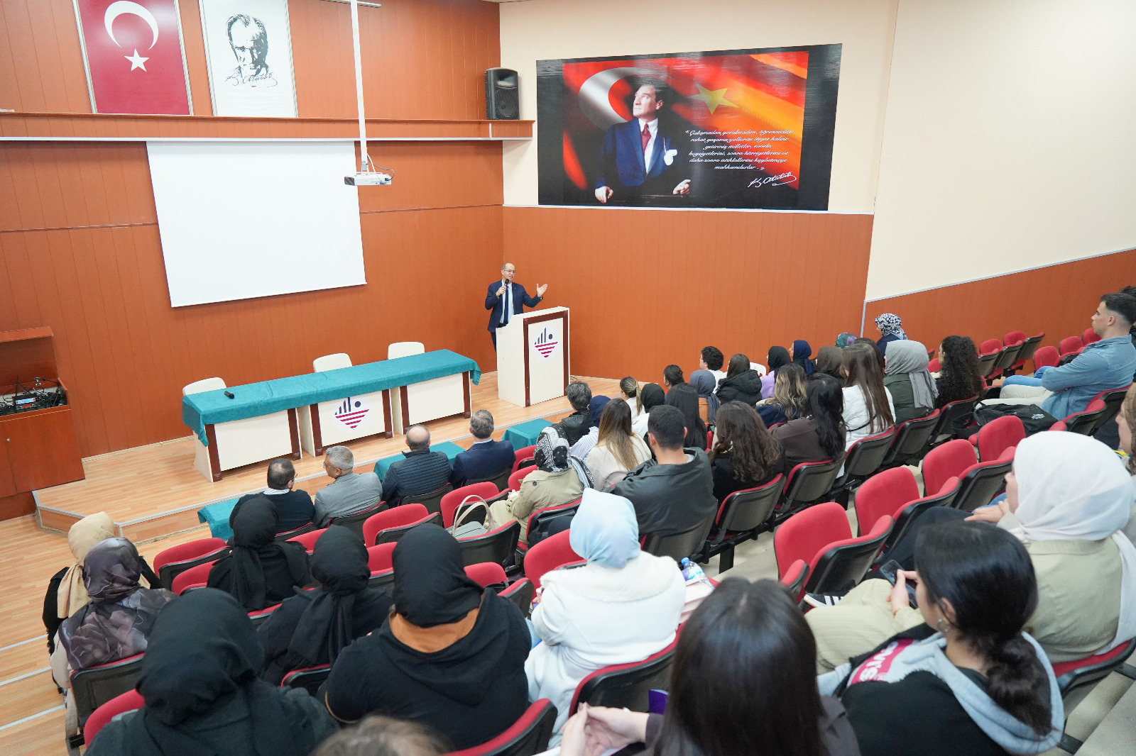 Topluluklarımız Paydaşlığında İki Disiplini Buluşturan Konferans: "Şair-Sosyolog Ziya Gökalp"